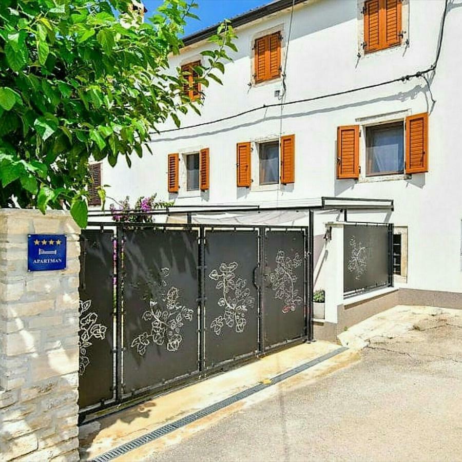 Apartment Claire Karsete Экстерьер фото